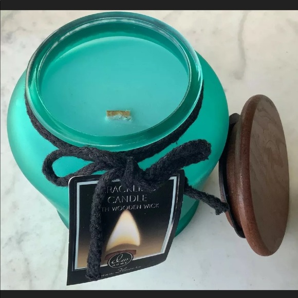 DW HOME CANDLE OCEAN FLOWERS WOOD WICK SCENTED NEW 14.6 oz - Picture 2 of 3